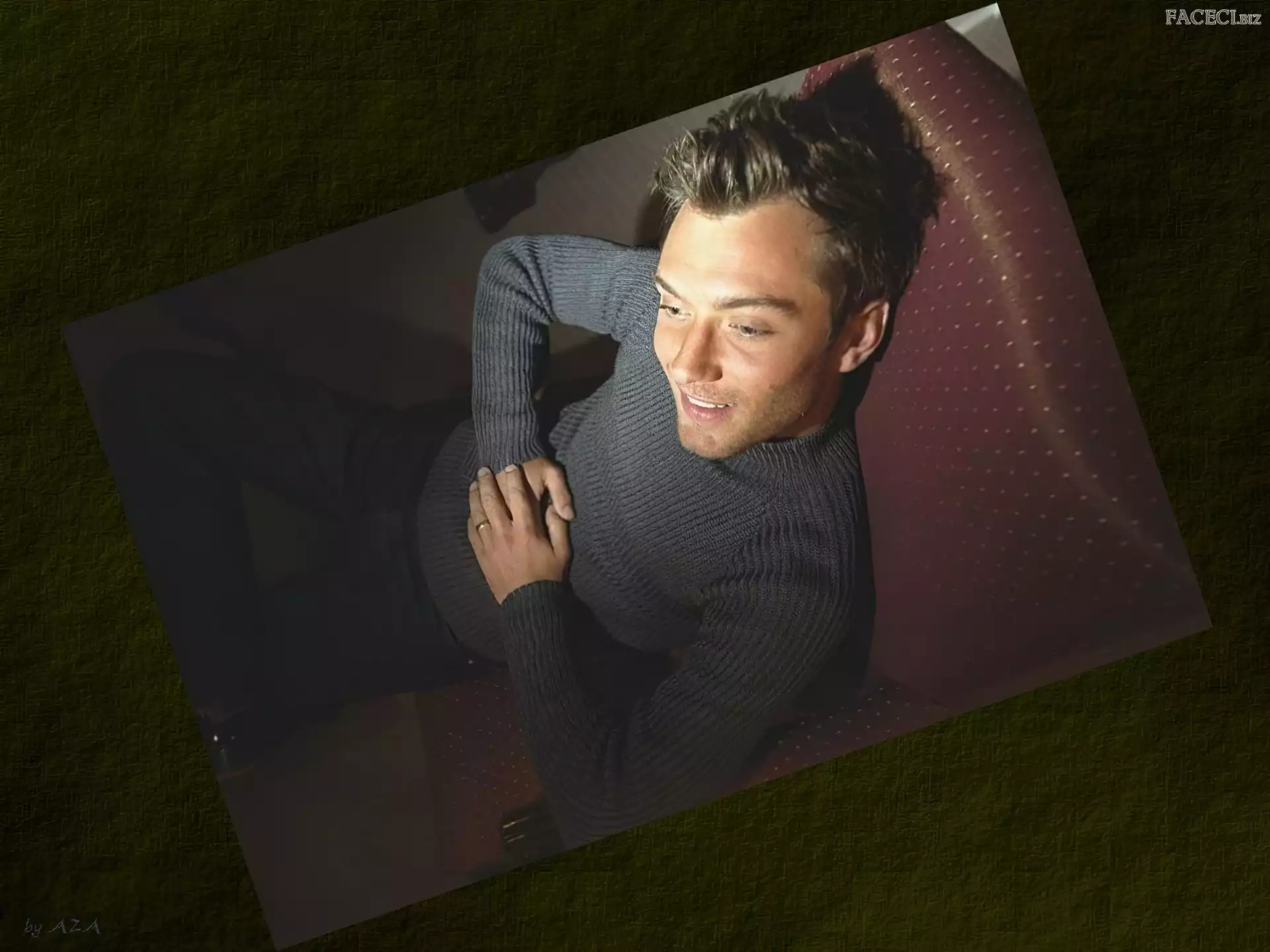 Jude Law, złożone ręce